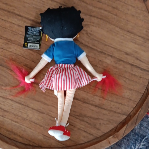 Betty Boop Cheerleader Collectable doll - Picture 2 of 3